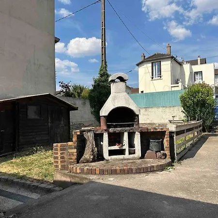 Holiday home Maison Jardin Proche Paris Villejuif